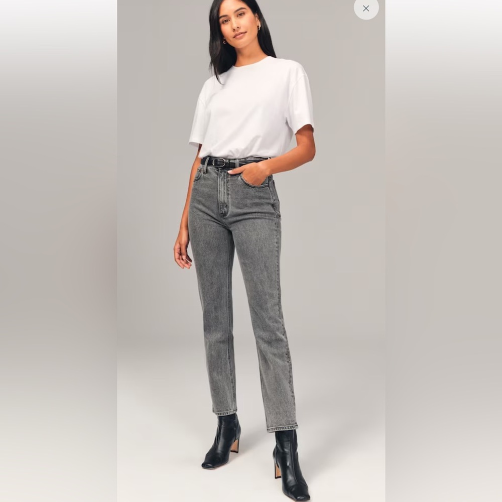 NWT Comfortable Relaxed High Waist Straight Ankle Jeans (Long)